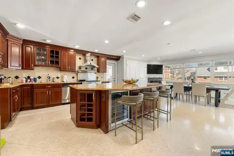 1070 Cumbermeade Road Fort Lee NJ 07024