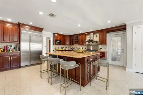1070 Cumbermeade Road Fort Lee NJ 07024