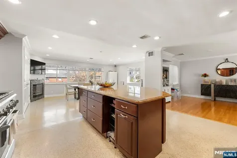 1070 Cumbermeade Road Fort Lee NJ 07024