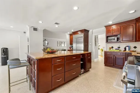 1070 Cumbermeade Road Fort Lee NJ 07024