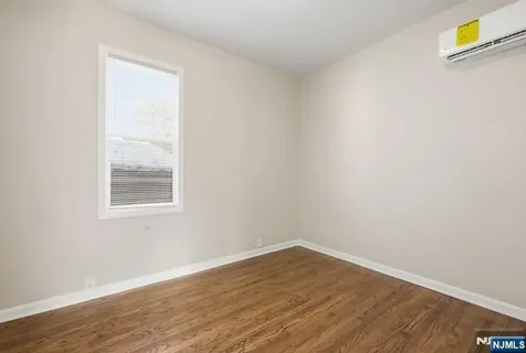 693 8th Street Newark NJ 07107