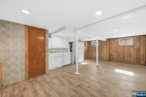 693 8th Street Newark NJ 07107