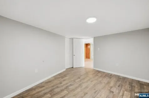 693 8th Street Newark NJ 07107