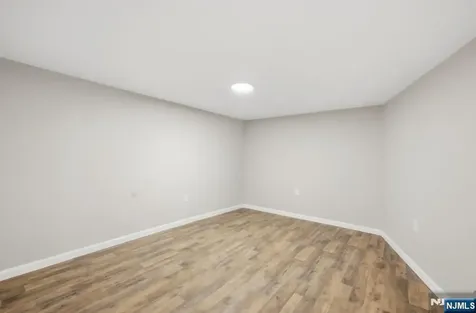 693 8th Street Newark NJ 07107