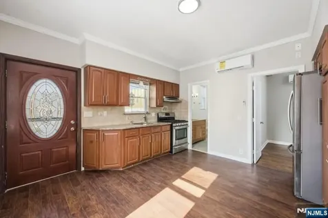 693 8th Street Newark NJ 07107