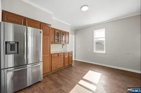 693 8th Street Newark NJ 07107
