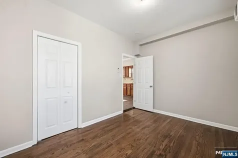693 8th Street Newark NJ 07107