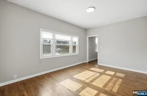 693 8th Street Newark NJ 07107