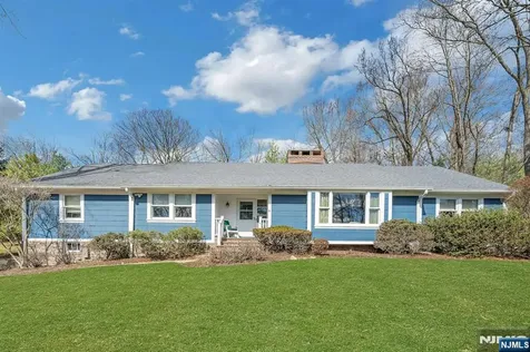 379 W Shore Drive Wyckoff NJ 07481