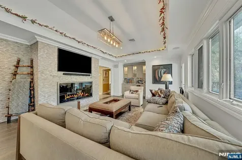 379 W Shore Drive Wyckoff NJ 07481