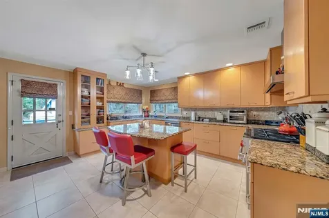 379 W Shore Drive Wyckoff NJ 07481