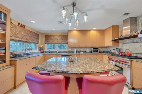 379 W Shore Drive Wyckoff NJ 07481