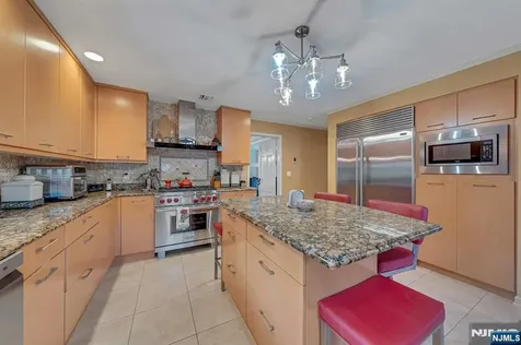 379 W Shore Drive Wyckoff NJ 07481