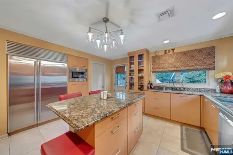 379 W Shore Drive Wyckoff NJ 07481