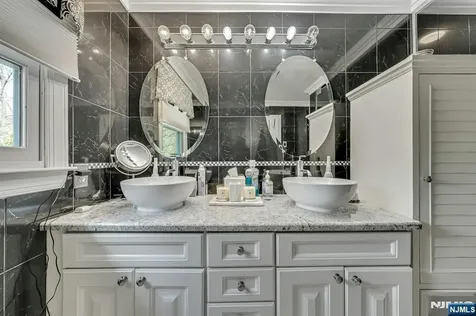 379 W Shore Drive Wyckoff NJ 07481