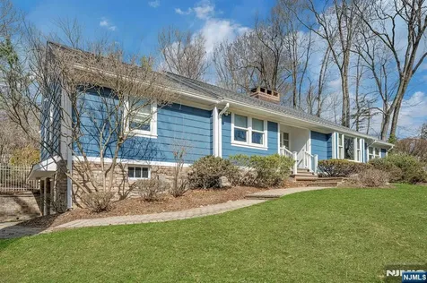 379 W Shore Drive Wyckoff NJ 07481