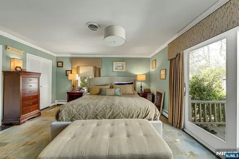379 W Shore Drive Wyckoff NJ 07481