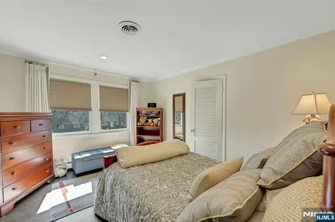 379 W Shore Drive Wyckoff NJ 07481