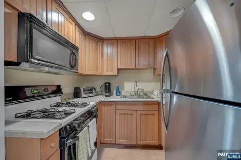 379 W Shore Drive Wyckoff NJ 07481
