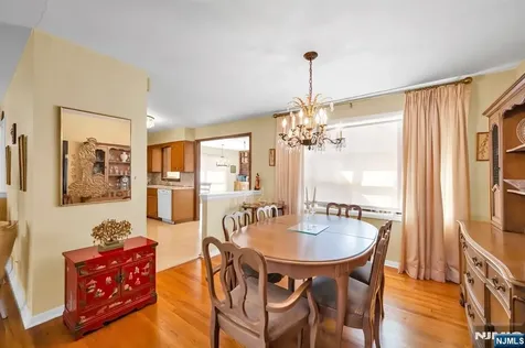 204 Tryon Place Paramus NJ 07652