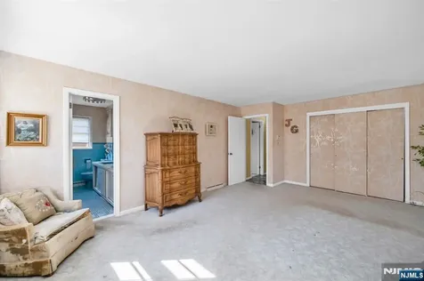 204 Tryon Place Paramus NJ 07652