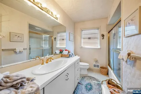 204 Tryon Place Paramus NJ 07652