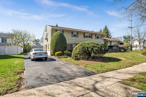 204 Tryon Place Paramus NJ 07652