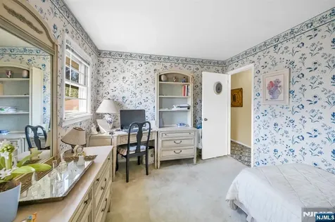 204 Tryon Place Paramus NJ 07652