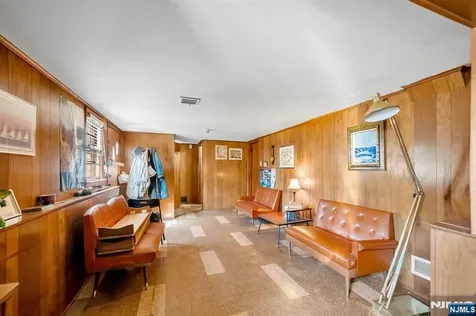 204 Tryon Place Paramus NJ 07652