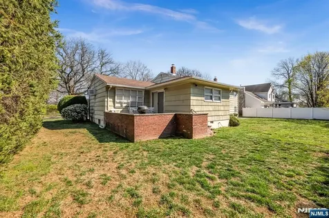 204 Tryon Place Paramus NJ 07652