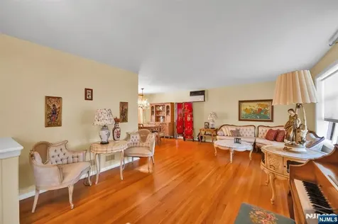 204 Tryon Place Paramus NJ 07652