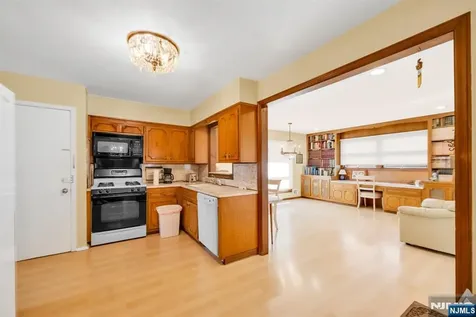 204 Tryon Place Paramus NJ 07652