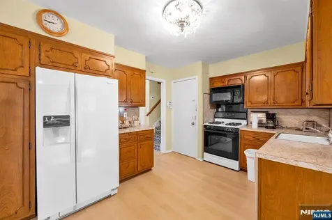204 Tryon Place Paramus NJ 07652