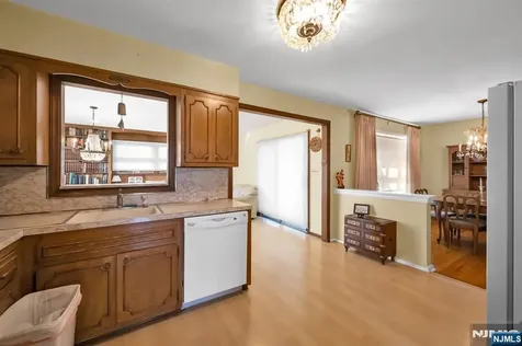 204 Tryon Place Paramus NJ 07652