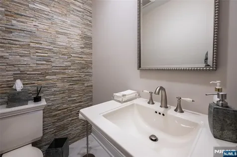 534 Brandon Place Cliffside Park NJ 07010