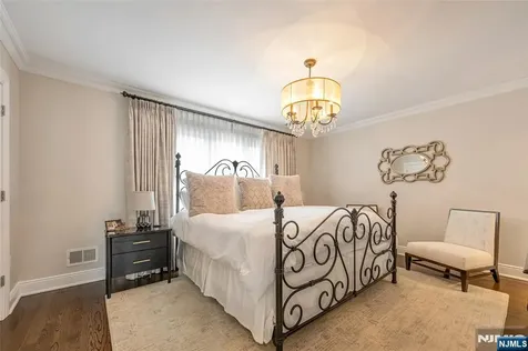534 Brandon Place Cliffside Park NJ 07010