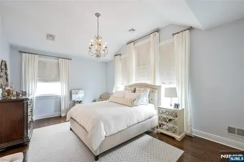 534 Brandon Place Cliffside Park NJ 07010