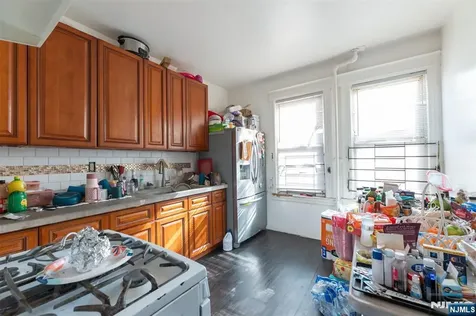 208 19th Street East Orange NJ 07017