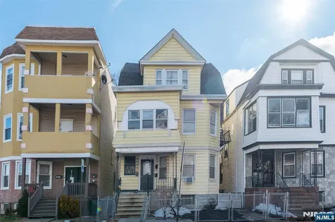 208 19th Street East Orange NJ 07017