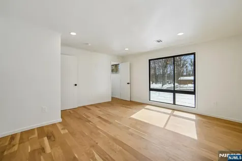 156 Park Road Par-troy Hills Twp. NJ 07054