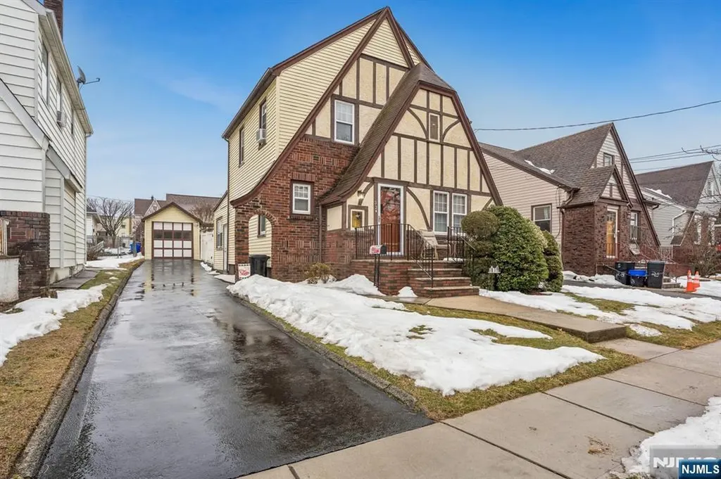 32 Fairview Place Belleville NJ 07109