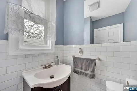 106 Paine Avenue Irvington NJ 07111