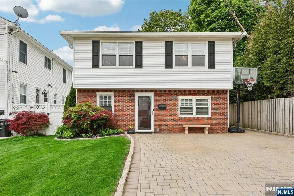 88 Stelling Avenue Maywood NJ 07607