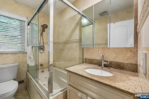 88 Stelling Avenue Maywood NJ 07607