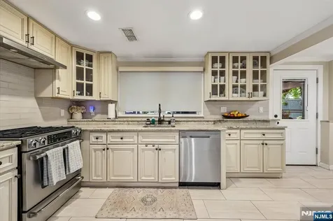 88 Stelling Avenue Maywood NJ 07607