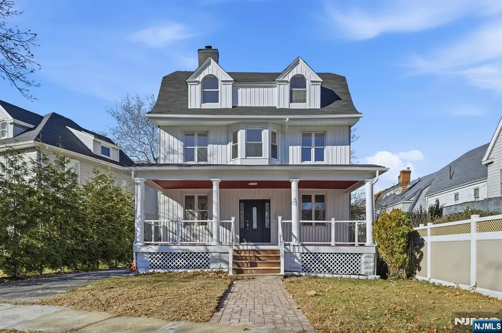 33 Midland Avenue East Orange NJ 07017