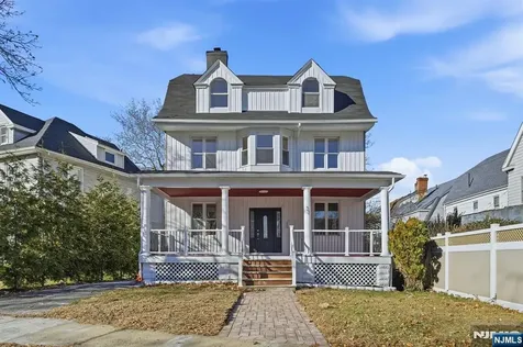 33 Midland Avenue East Orange NJ 07017