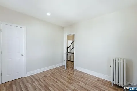 33 Midland Avenue East Orange NJ 07017