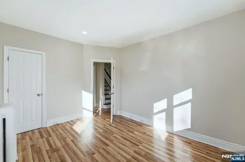 33 Midland Avenue East Orange NJ 07017