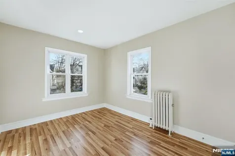33 Midland Avenue East Orange NJ 07017